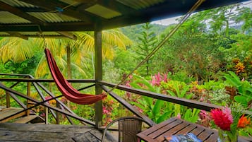 Nature Bungalow Room with fan | Terraza o patio