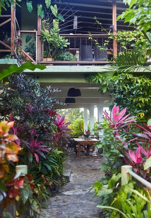 2 restaurants; breakfast, lunch, and dinner served - Hibiscus Valley Inn (Marigot)