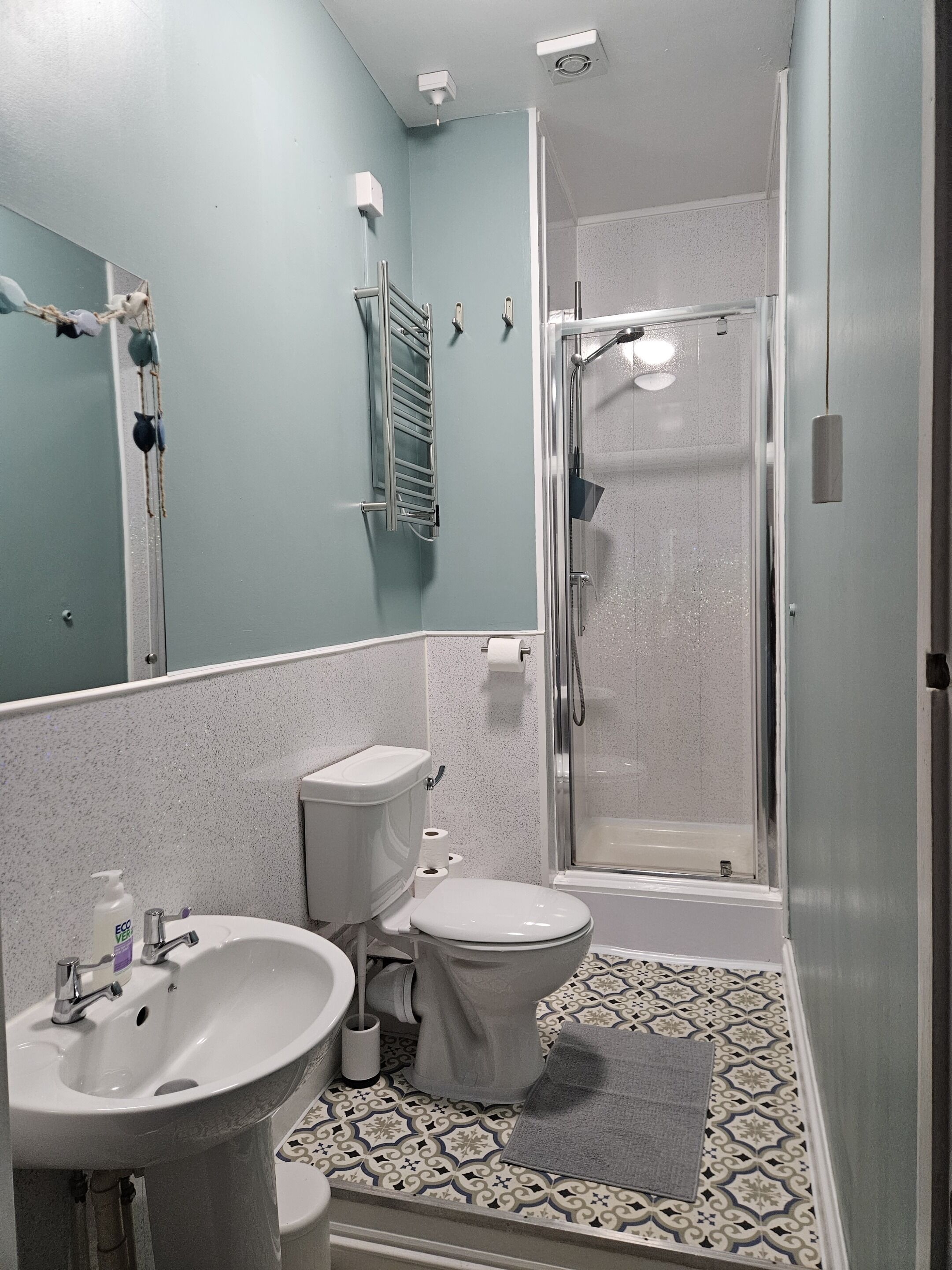 Apartment, Ensuite (Room 4) | Bathroom | Hair dryer, towels, soap, toilet paper