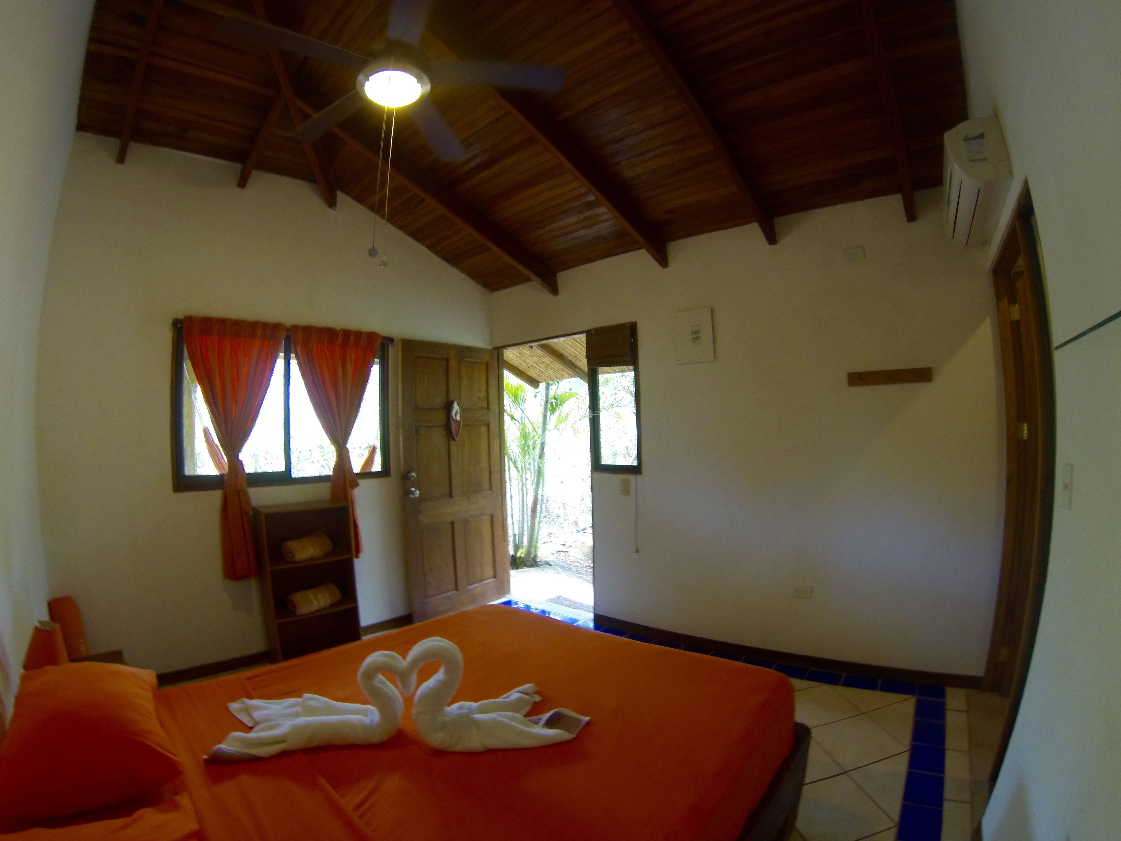 classic room | in-room safe, desk, free wifi, bed sheets