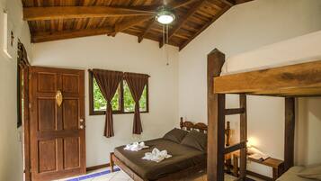 Classic Room | In-room safe, desk, free WiFi, bed sheets