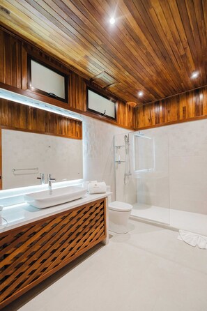 Hair dryer, towels, soap, shampoo - Hotel Heliconia - Monteverde (Monteverde)