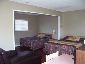 Iron/ironing board, free cots/infant beds, free WiFi, bed sheets - Beach Grove Motel (Delta)