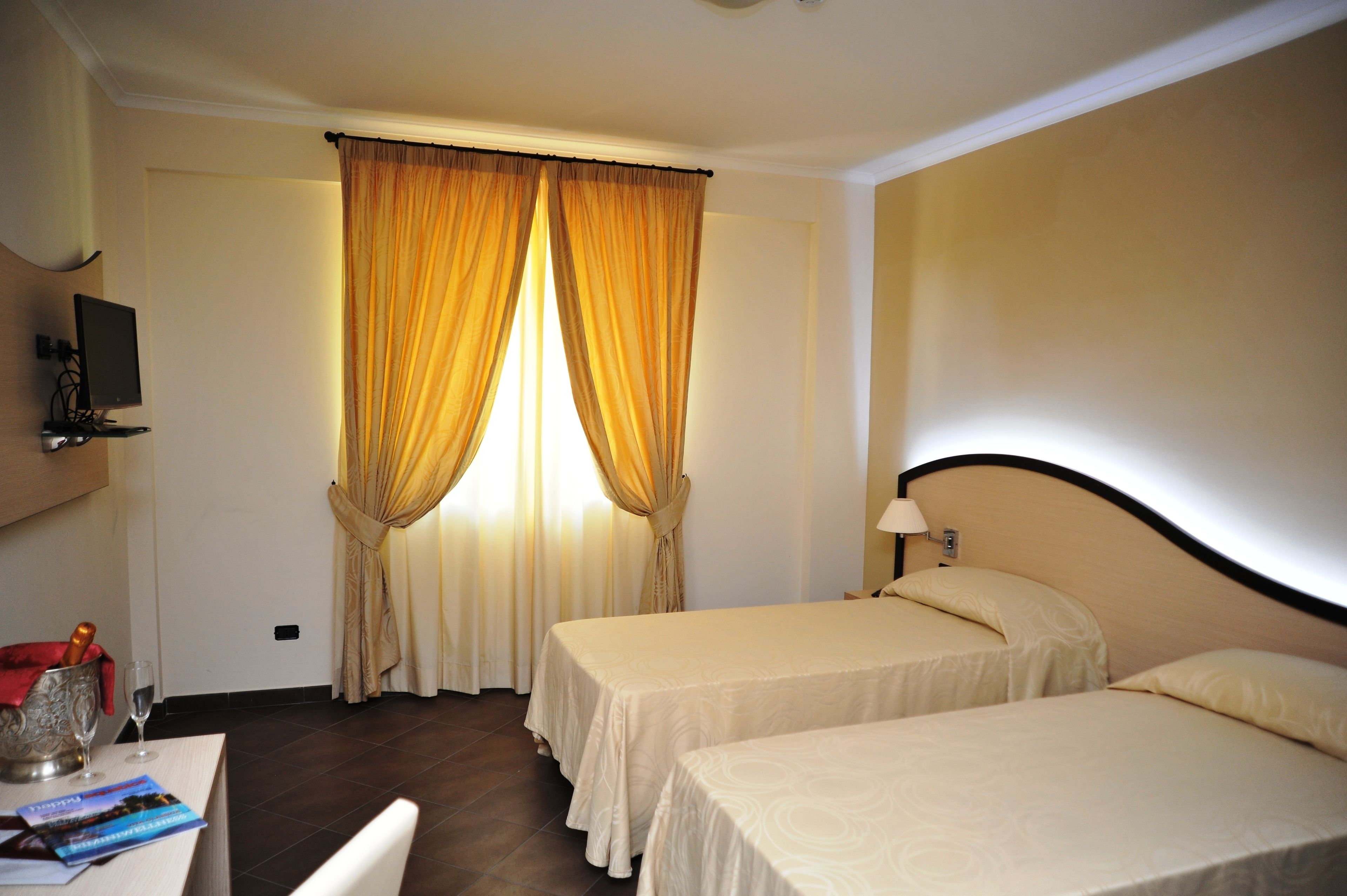 Italienische Bettbezüge von Frette, hochwertige Bettwaren, Minibar