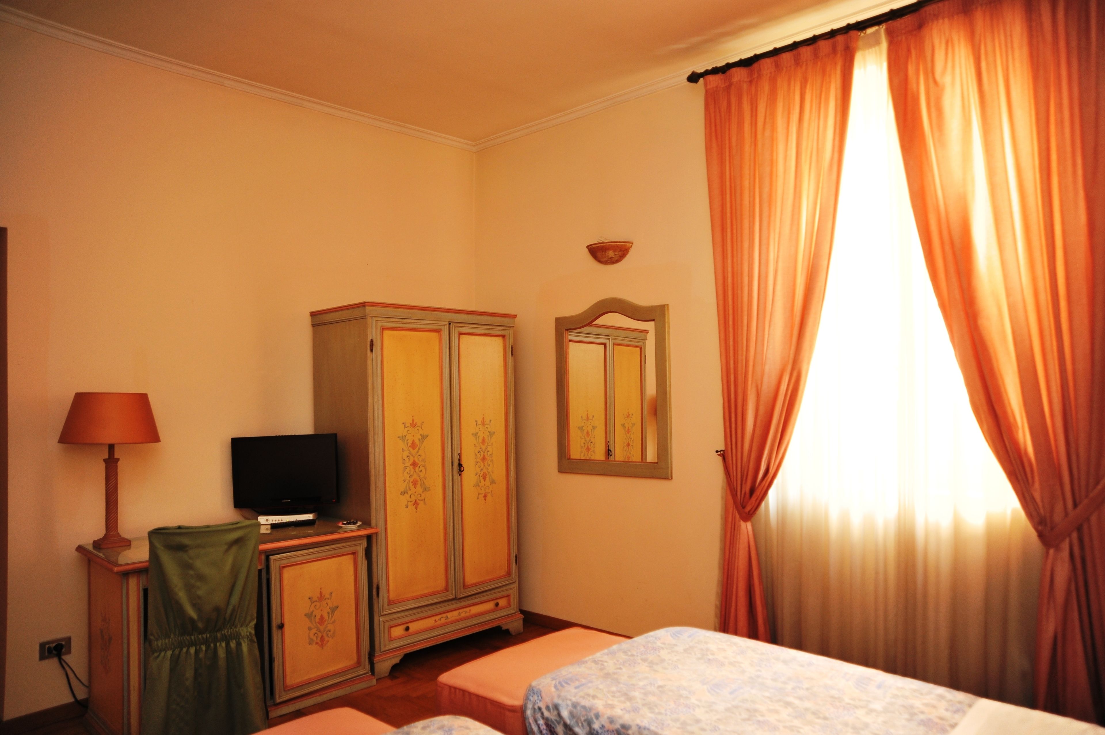 frette italian sheets, premium bedding, minibar, in-room safe