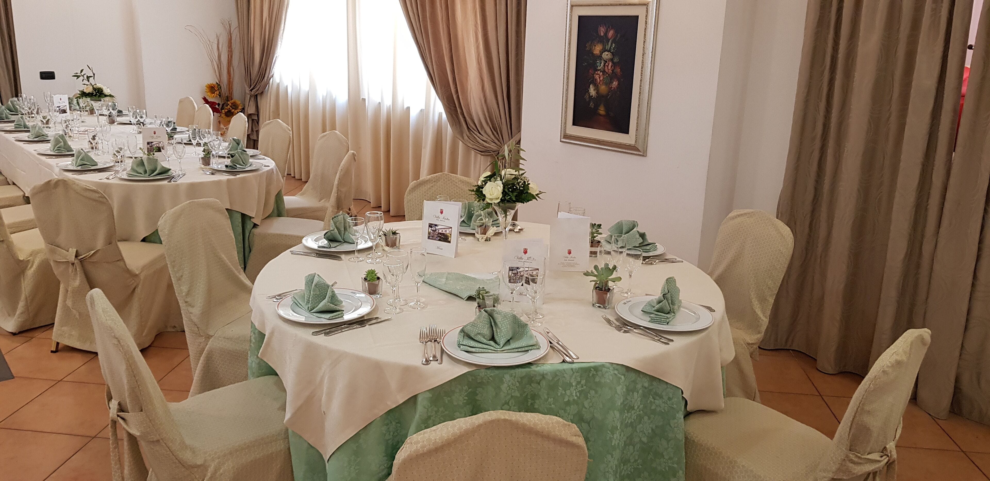 lunch and dinner served, italian cuisine