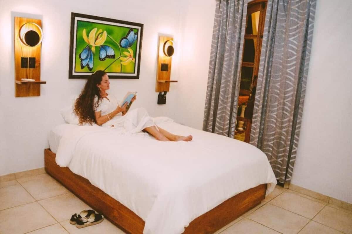 Superior Double Room, 1 Katil Kelamin (Double), Private Bathroom | Peti besi dalam bilik, meja, ruang kerja komputer riba, Wi-fi percuma