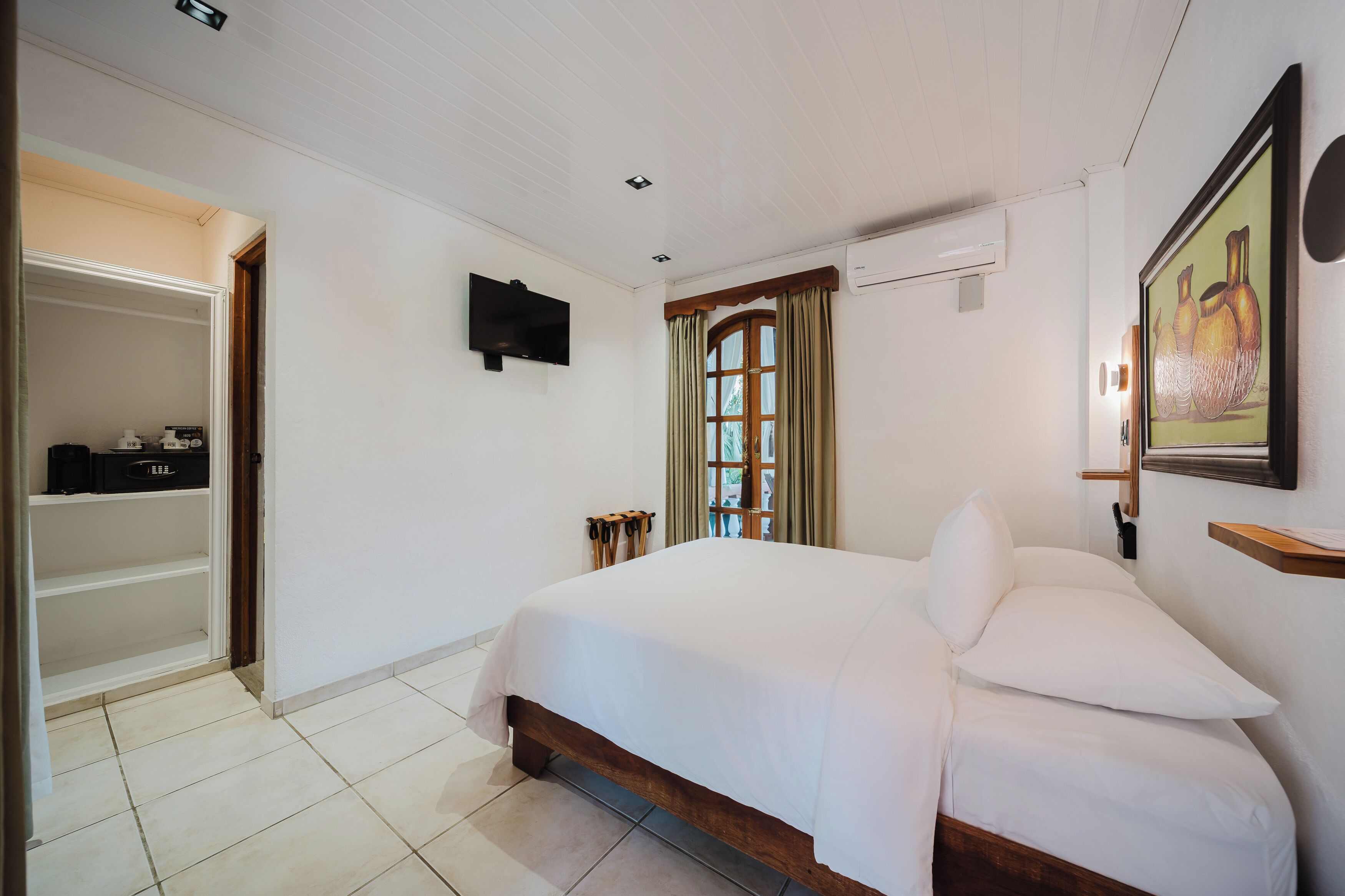 Superior Double Room, 1 Double Bed, Private Bathroom | In-room safe, desk, laptop workspace, free WiFi
