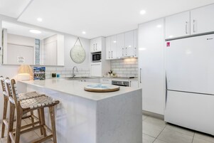 公寓, 2 间卧室 (Spa Bath) | 私人厨房 | 大冰箱、微波炉、炉灶、洗碗机