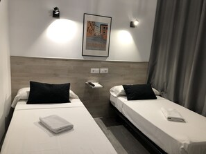 雙床房 | 書桌、遮光窗簾/窗簾、免費 Wi-Fi、床單