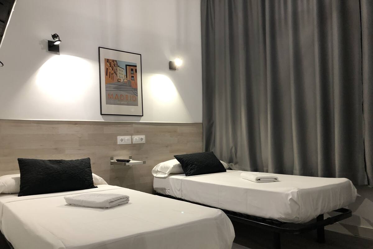 Twin Room | Desk, blackout drapes, WiFi (free), bed sheets