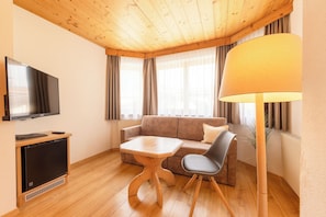 Standard Quadruple Room, 1 Bedroom, Balcony, Mountain View | Free WiFi, bed sheets - Hotel Christoph (Neustift Im Stubaital)