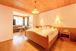 Standard Quadruple Room, 1 Bedroom, Balcony, Mountain View | Free WiFi, bed sheets - Hotel Christoph (Neustift Im Stubaital)