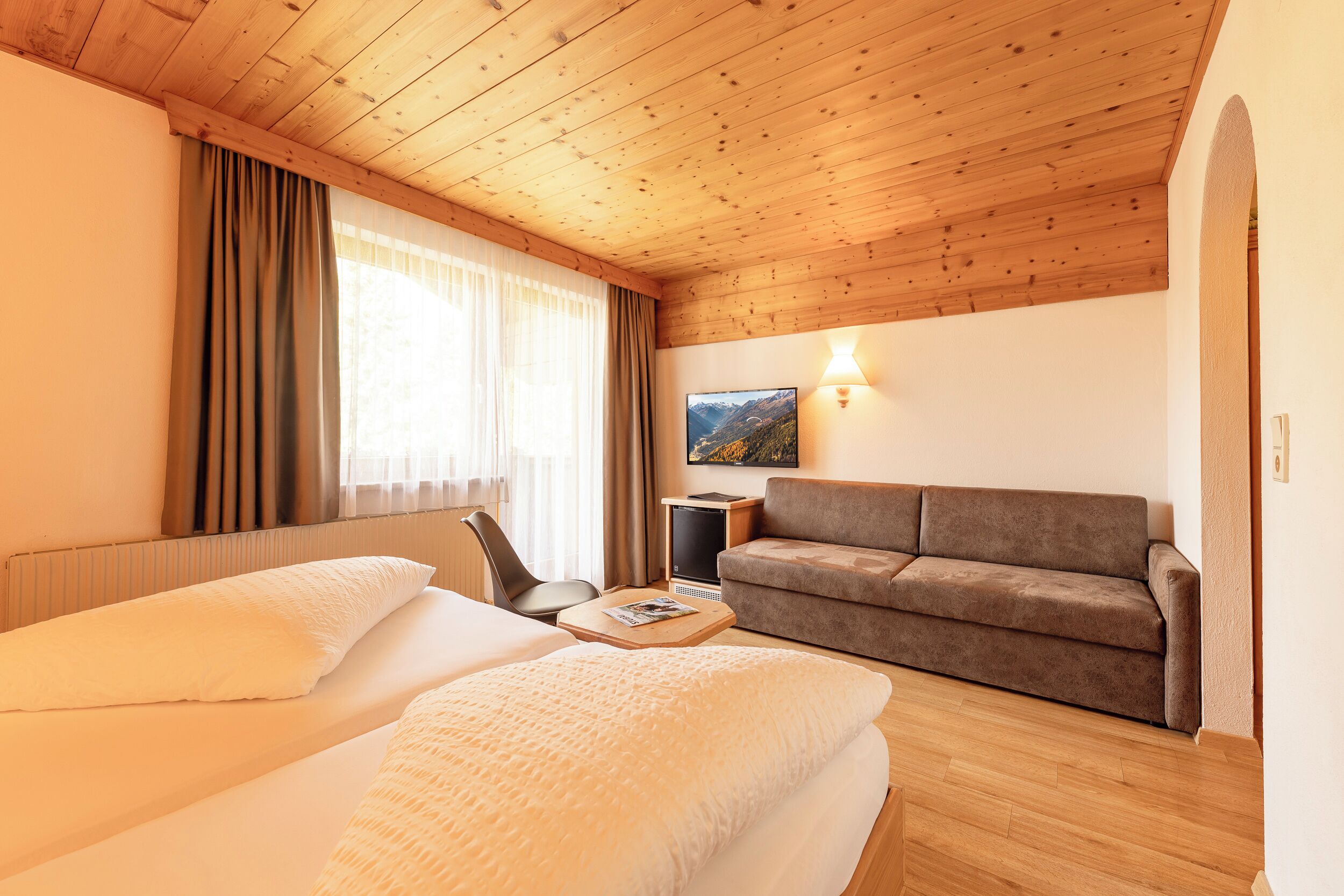 واي فاي مجانًا وملاءات أسرّة