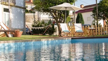 Outdoor pool, pool umbrellas, sun loungers