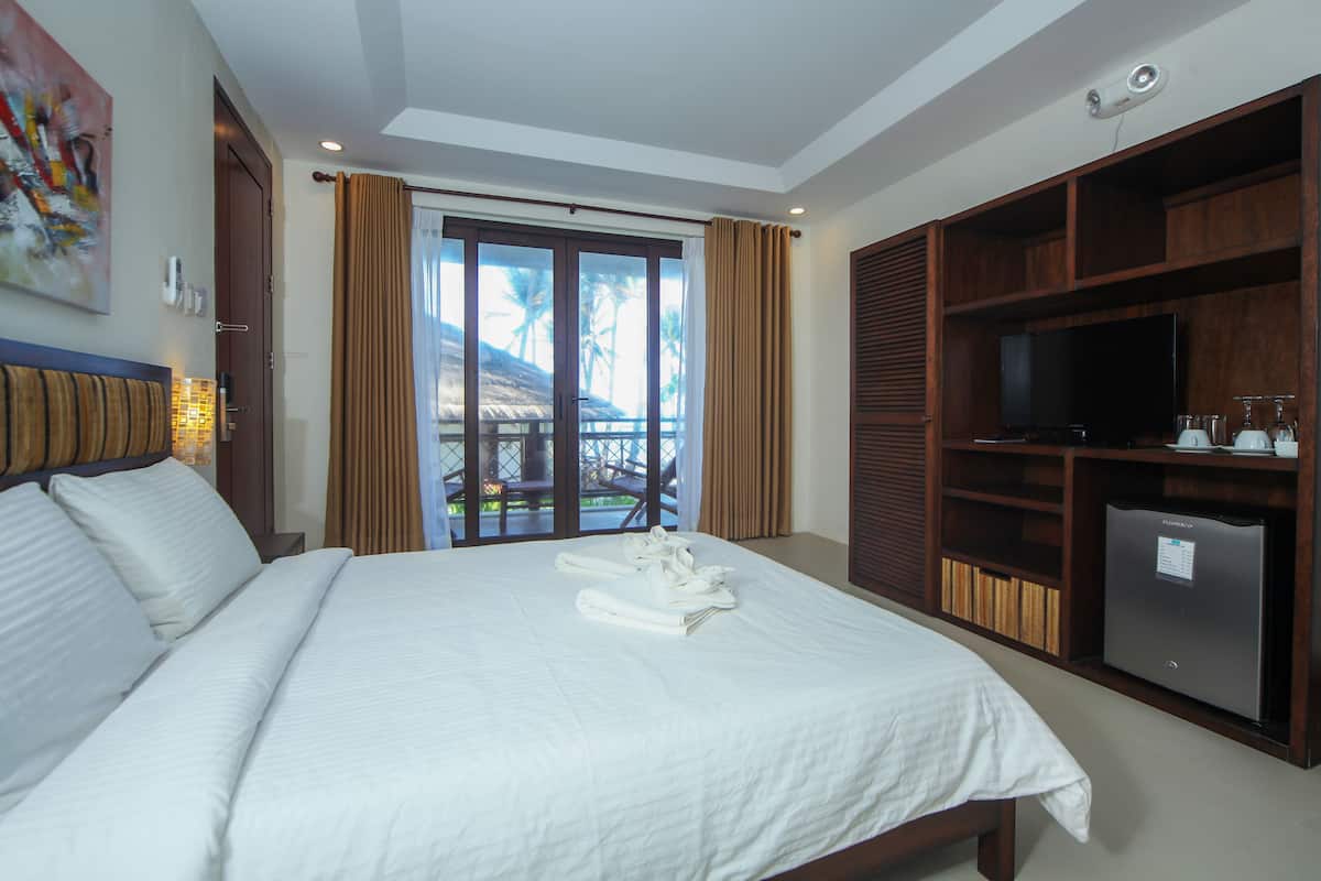 Minibar, caja de seguridad en la habitación y decoración personalizada