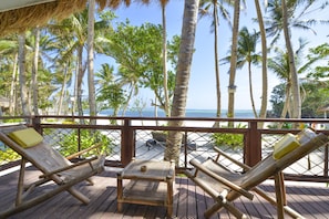 Suite, 1 King-Bett, am Strand | Terrasse/Patio