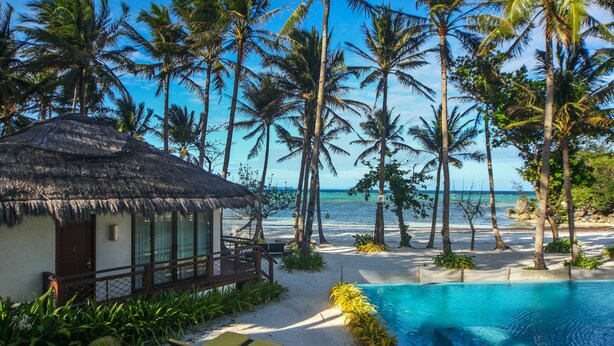 Phòng Premier, quang cảnh biển | Bãi biển | Trên bãi biển, khăn tắm biển, quán bar trên bãi biển