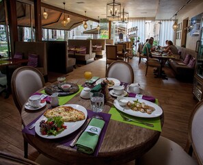 Desayuno continental todos los días (con cargo)