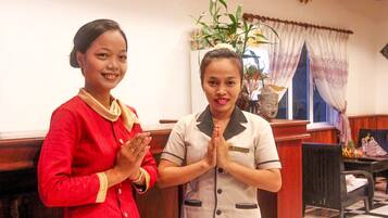 Breakfast, lunch and dinner served