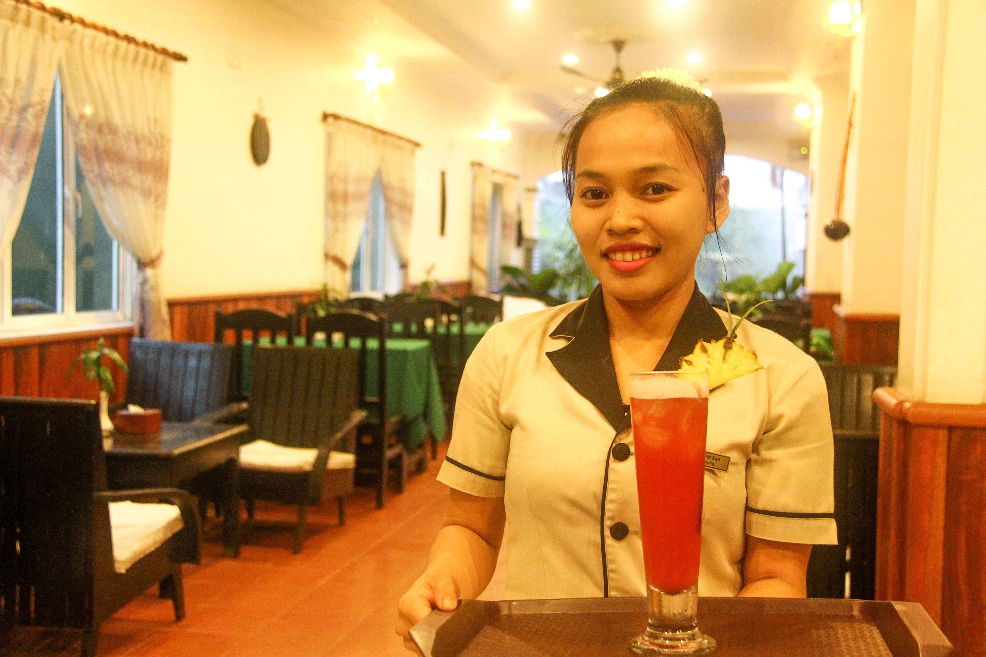 breakfast, lunch and dinner served