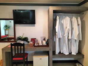 Artículos del minibar gratis y caja de seguridad en la habitación 