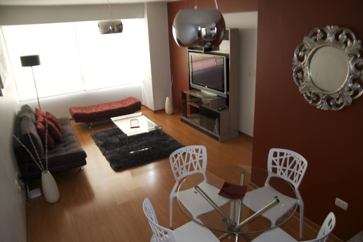 Apartment, 3 Bedrooms | Living room | 32-inch LCD TV with cable channels, TV