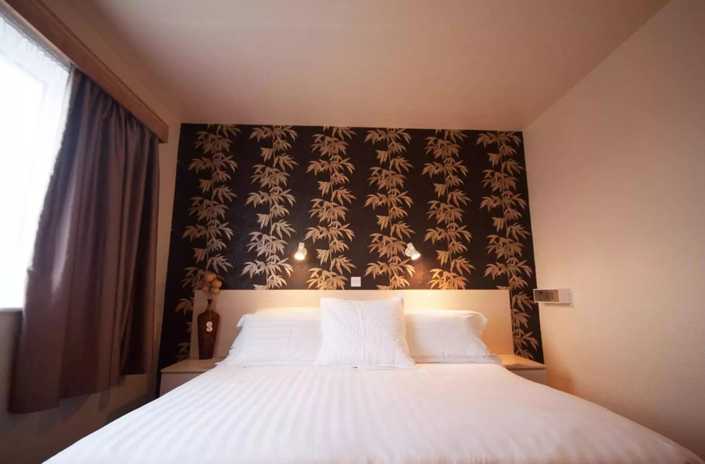 free cots/infant beds, free wifi