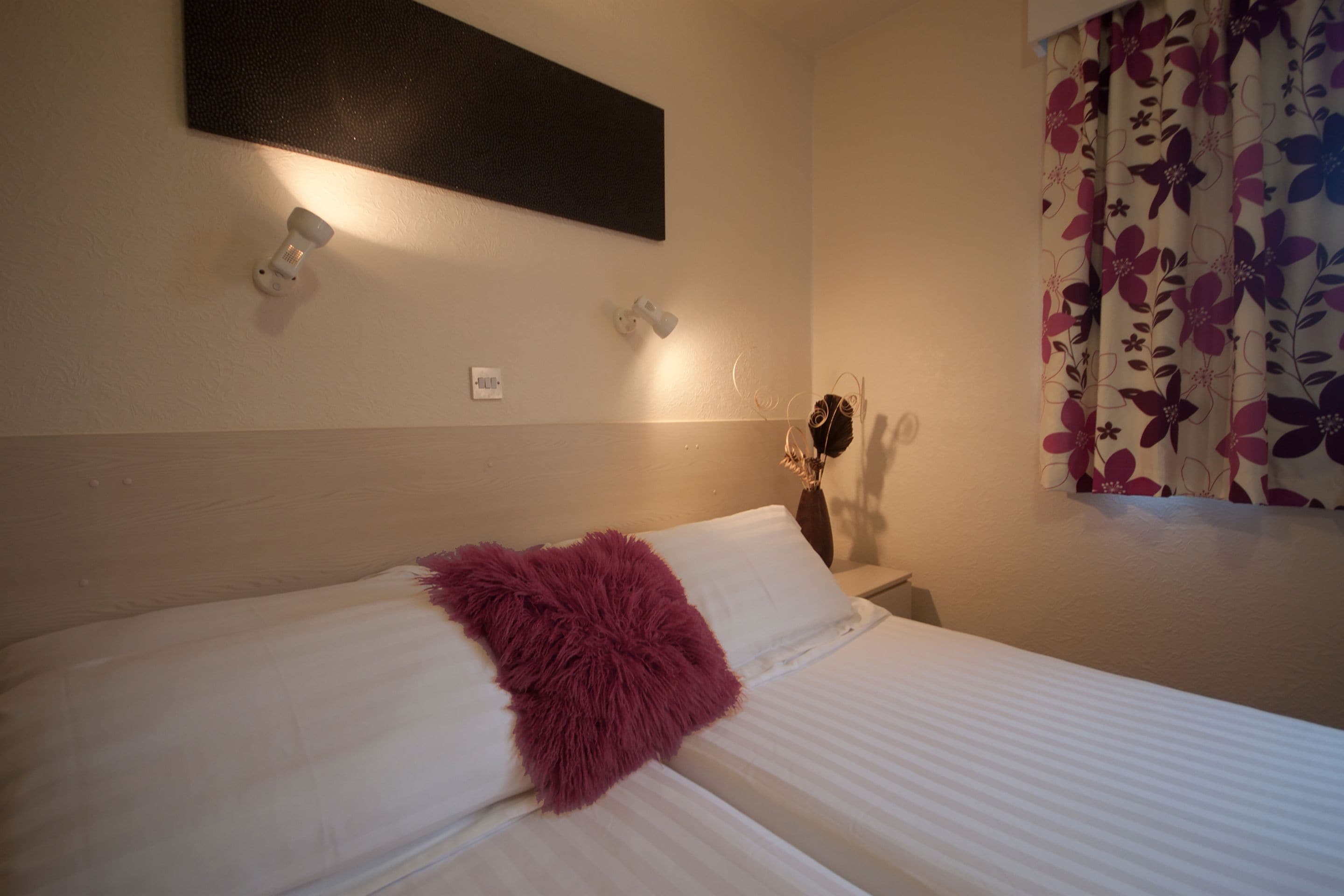 free cots/infant beds, free wifi