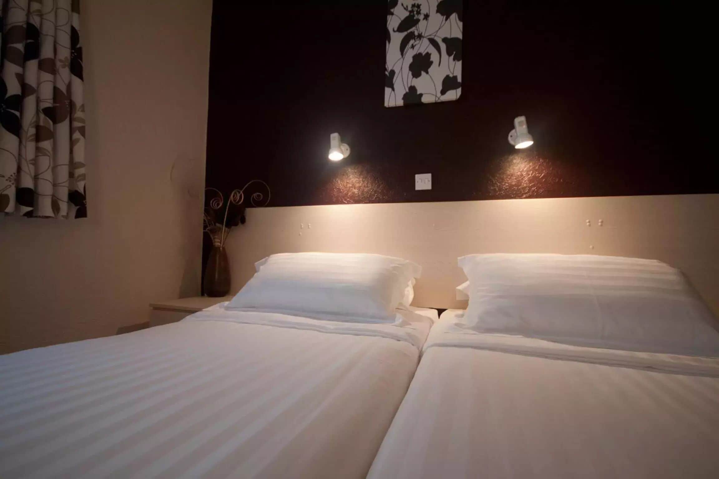 free cots/infant beds, free wifi