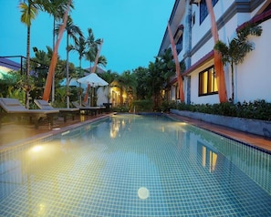 Outdoor pool, open 8 AM to 8 PM, pool umbrellas, sun loungers - Areca Angkor Boutique Villa (Siem Reap)