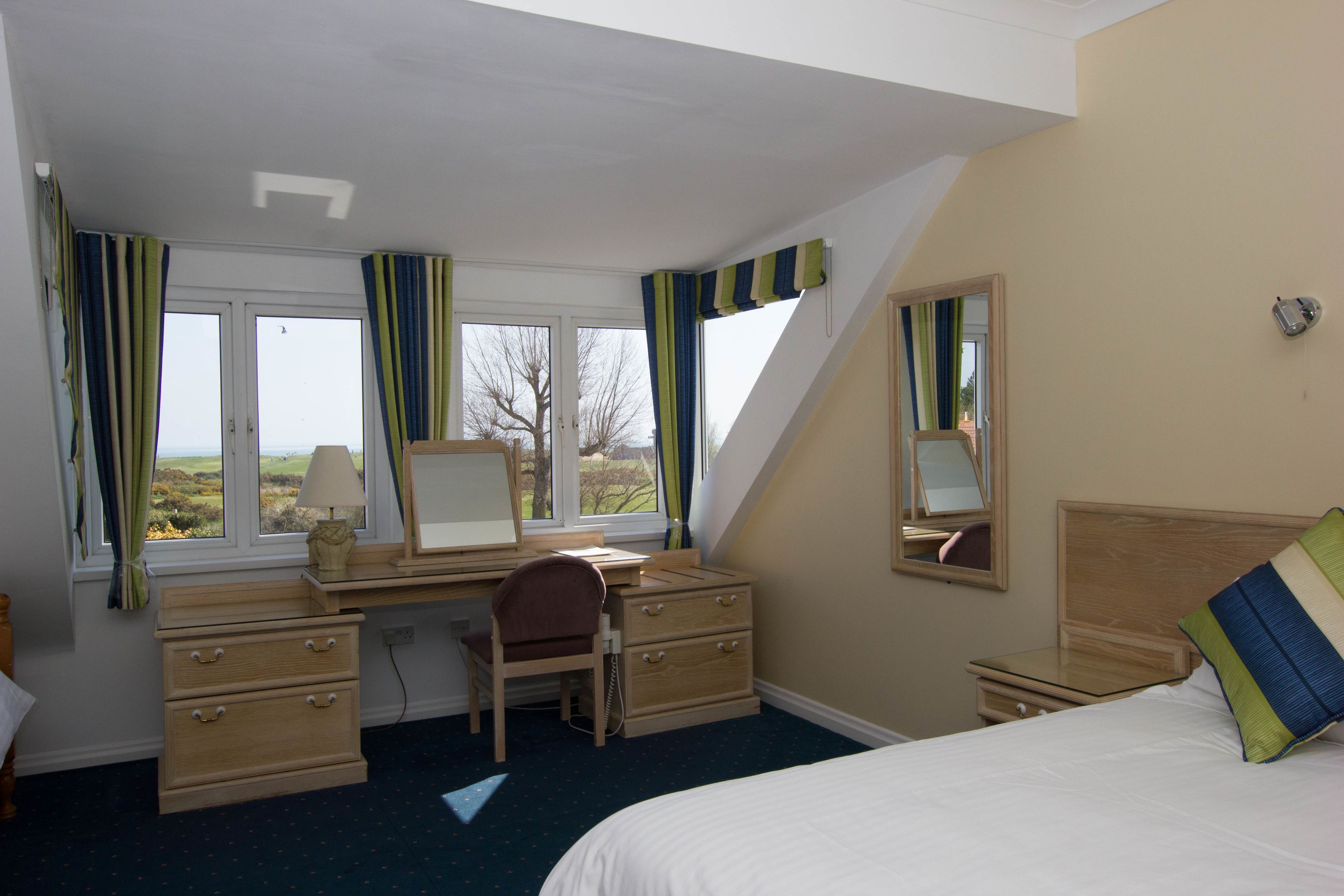 family room | free wifi, bed sheets