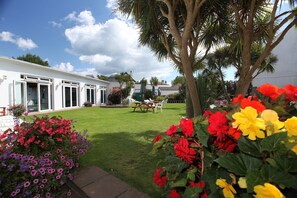 Beach nearby - The Beausite Hotel (Grouville)