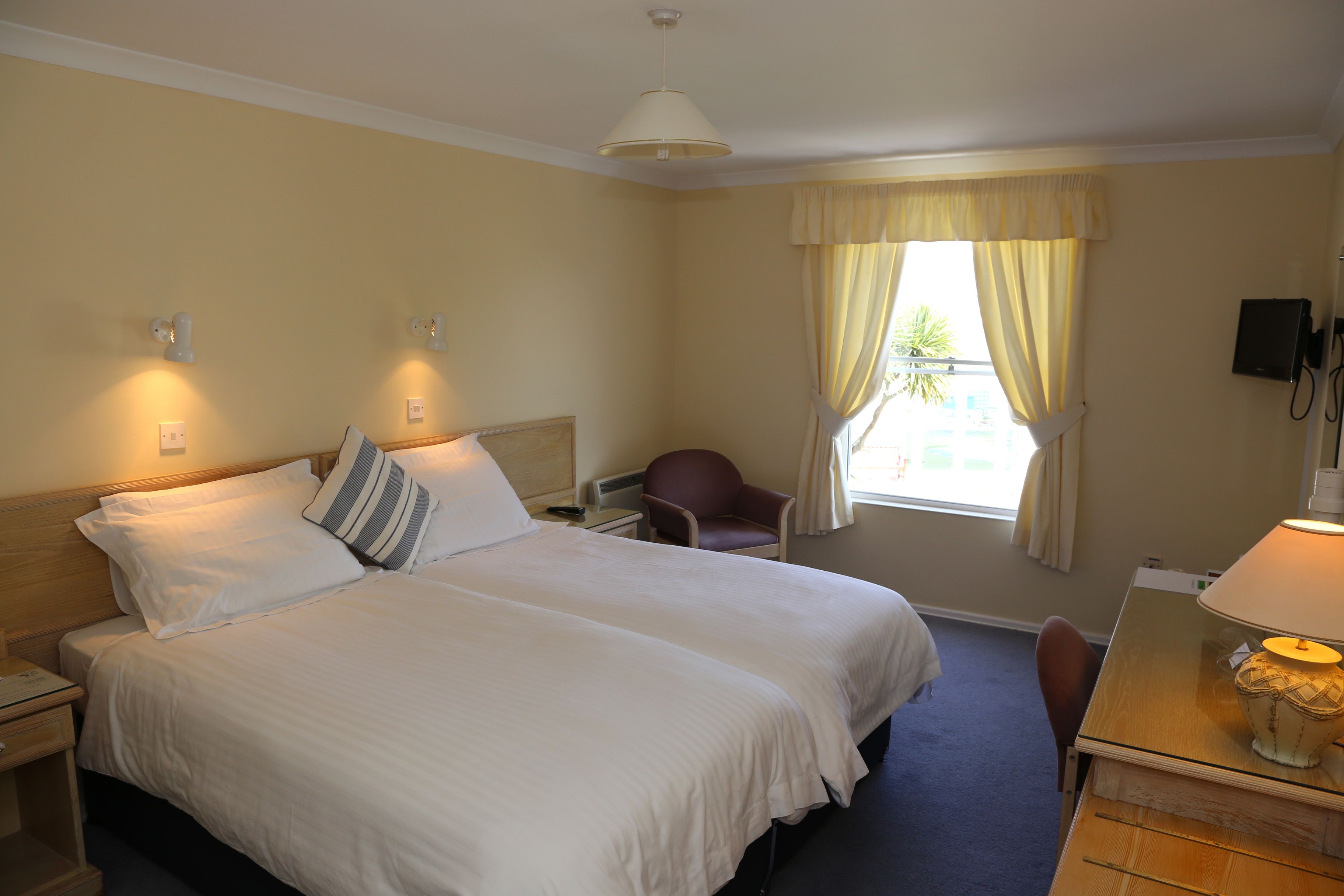 free wifi, bed sheets