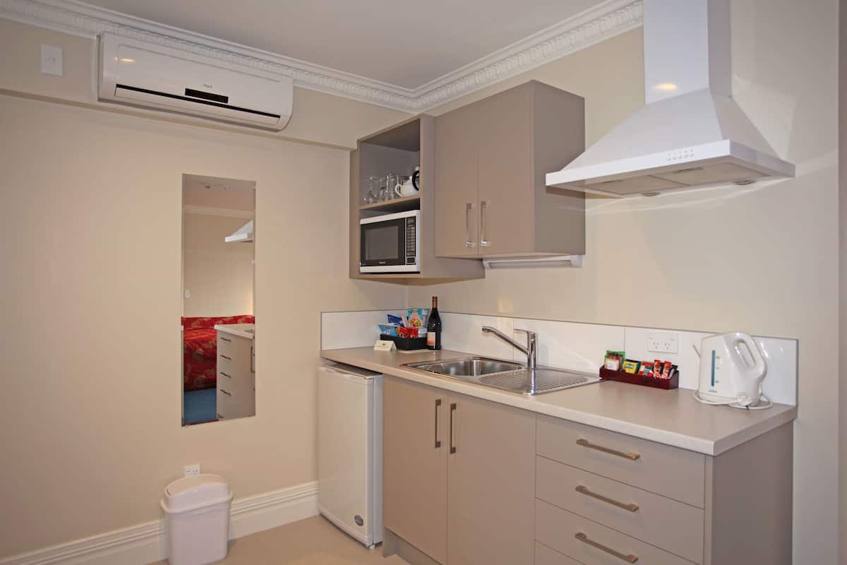 studio apartment | private kitchenette | fridge, coffee/tea maker, electric kettle