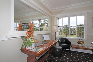 Lobby sitting area - Tuakau Hotel (Tuakau)