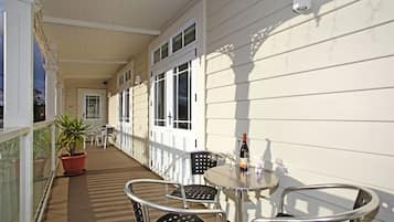 Lunch and dinner served, alfresco dining