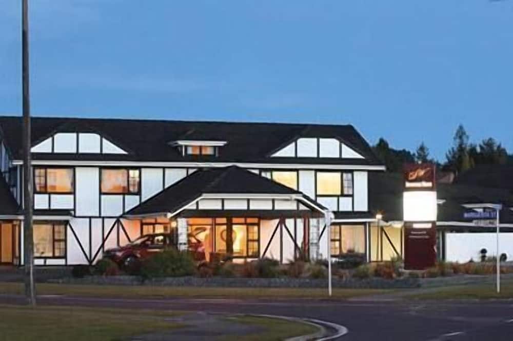 Devonwood Motel