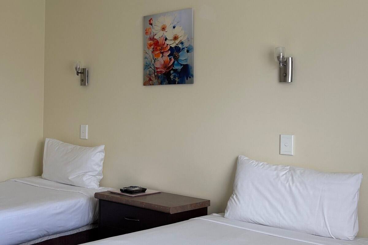 Kamar Twin Basic | Wi-Fi gratis dan seprai linen
