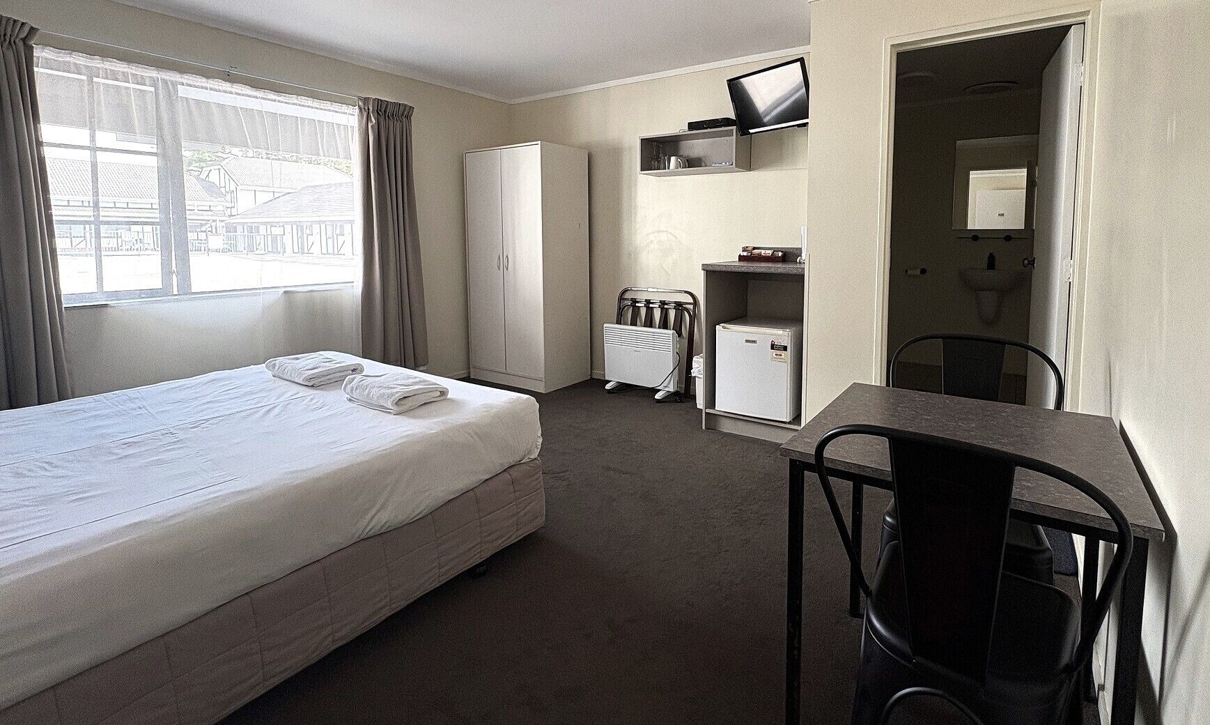 Basic-Zweibettzimmer | Kostenloses WLAN, Bettwäsche