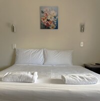 基础双人房 | 免费 WiFi、床单