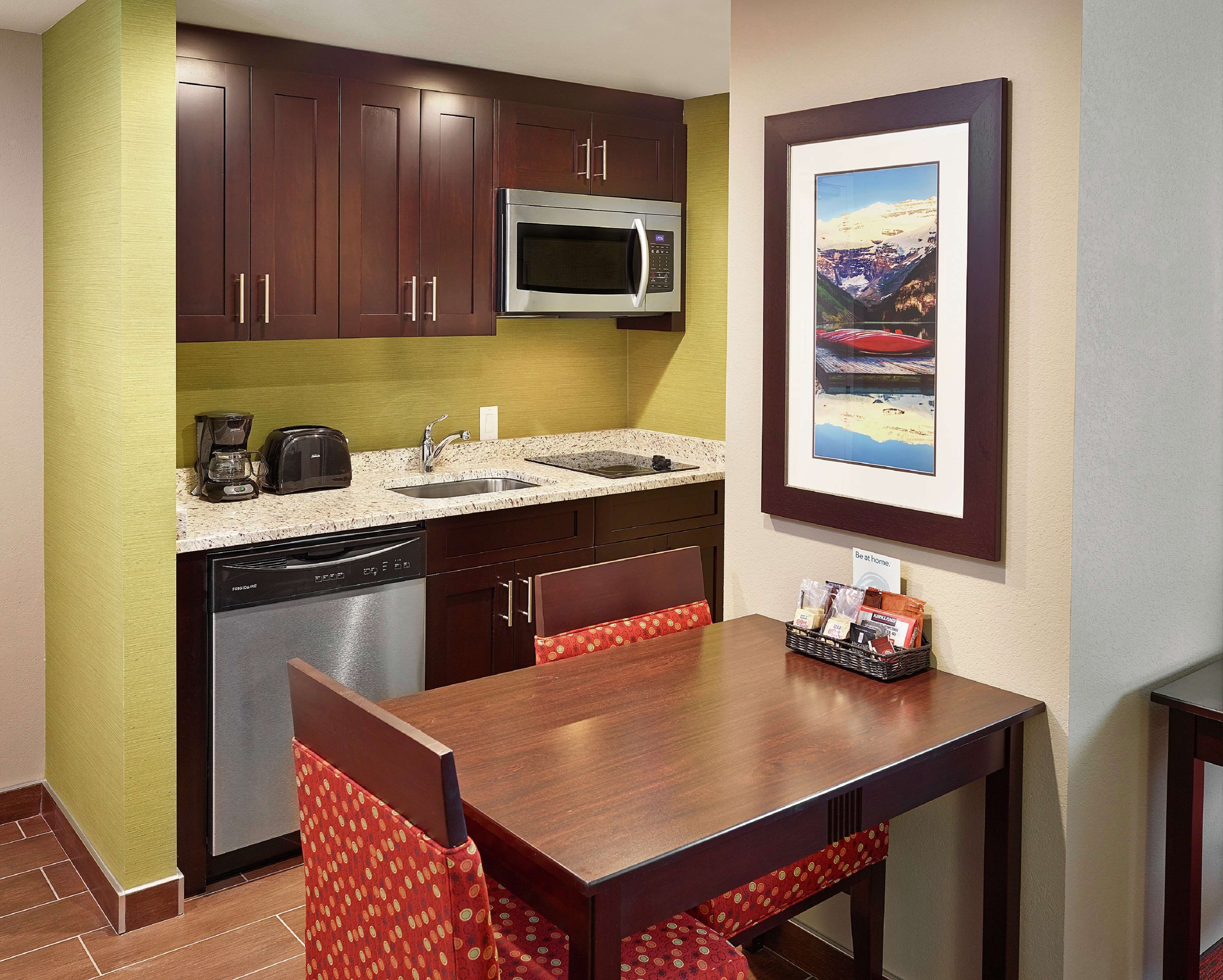 Photo - Homewood Suites by Hilton Calgary-Airport, Alberta, Canada