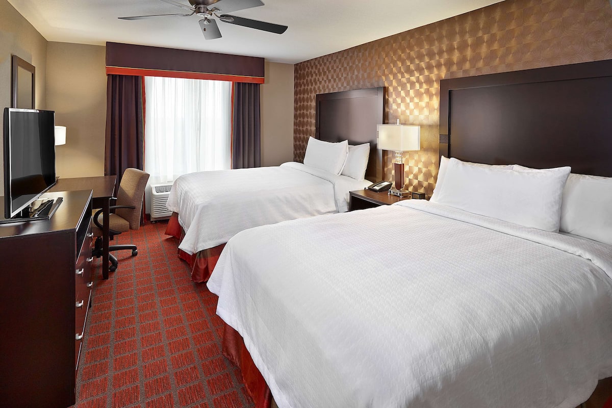 Premium bedding, in-room safe, laptop workspace, blackout drapes