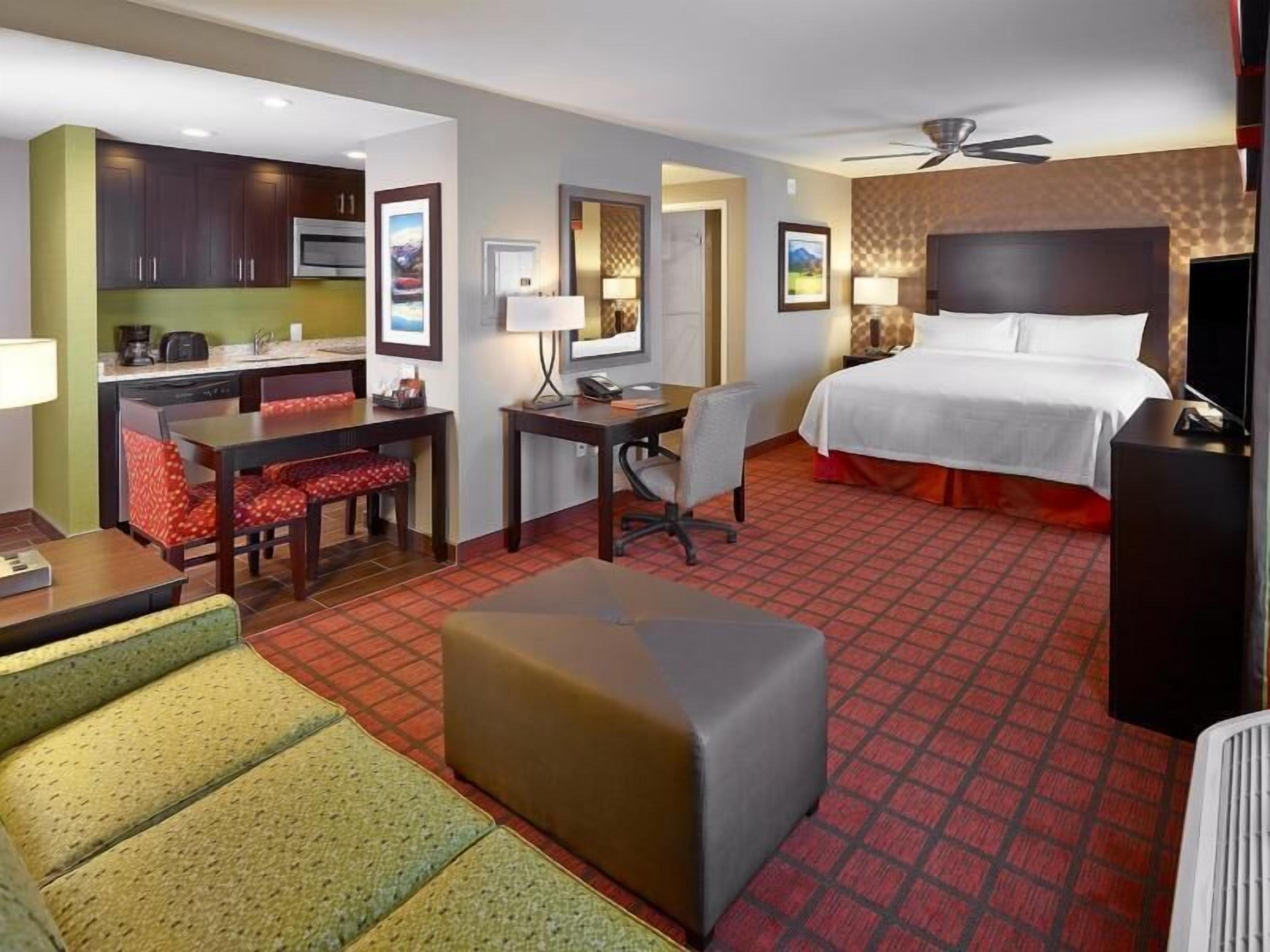 Premium bedding, in-room safe, laptop workspace, blackout curtains