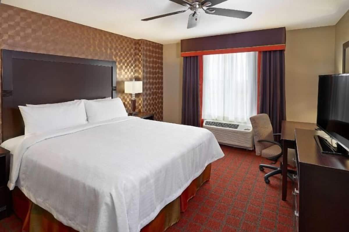 Hochwertige Bettwaren, Zimmersafe, laptopgeeigneter Arbeitsplatz