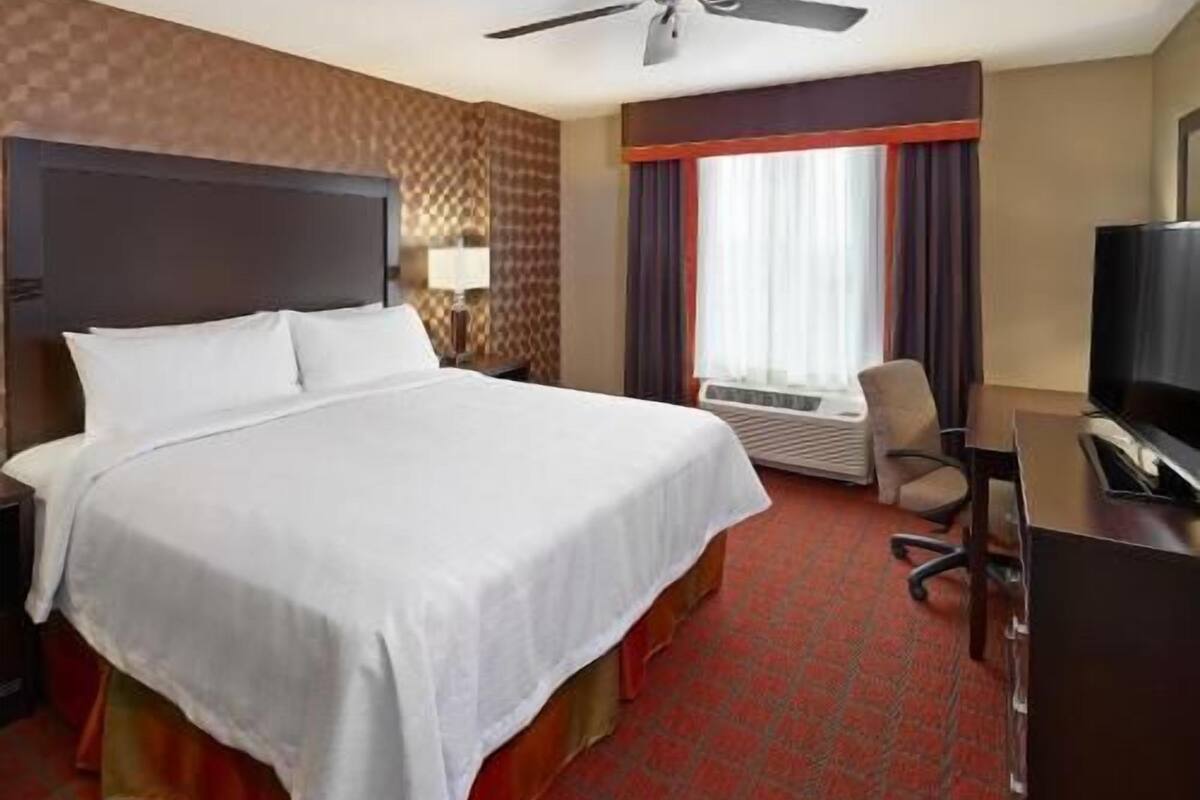 Hochwertige Bettwaren, Zimmersafe, laptopgeeigneter Arbeitsplatz