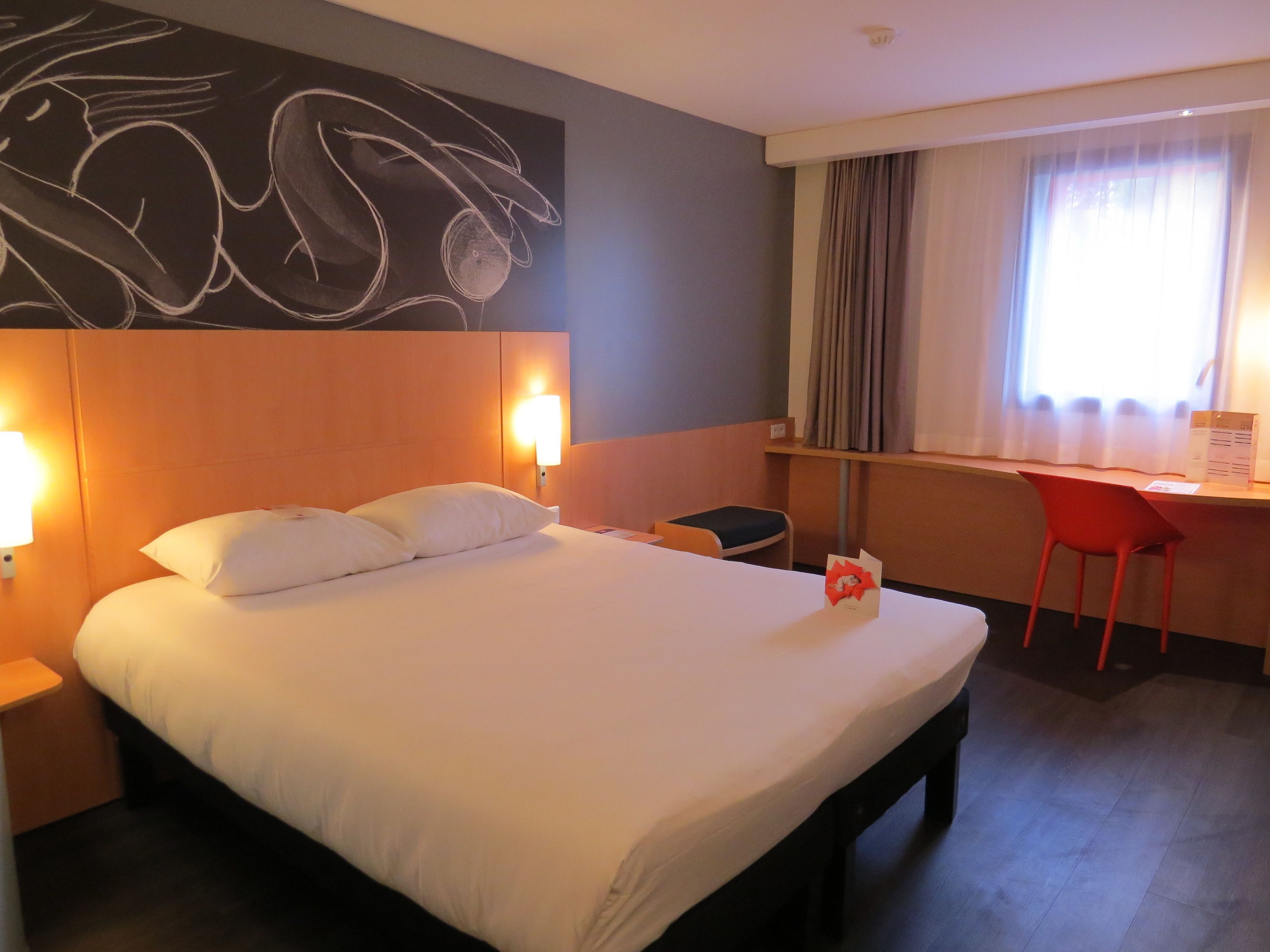 standard room, 1 double bed | desk, soundproofing, free cots/infant beds, free wifi