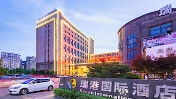 ุงูู
ูุดุฃุฉ ู
ู ุงูุฎุงุฑุฌ