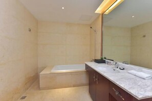 Bathroom - Regan International Hotel (Wuxi)