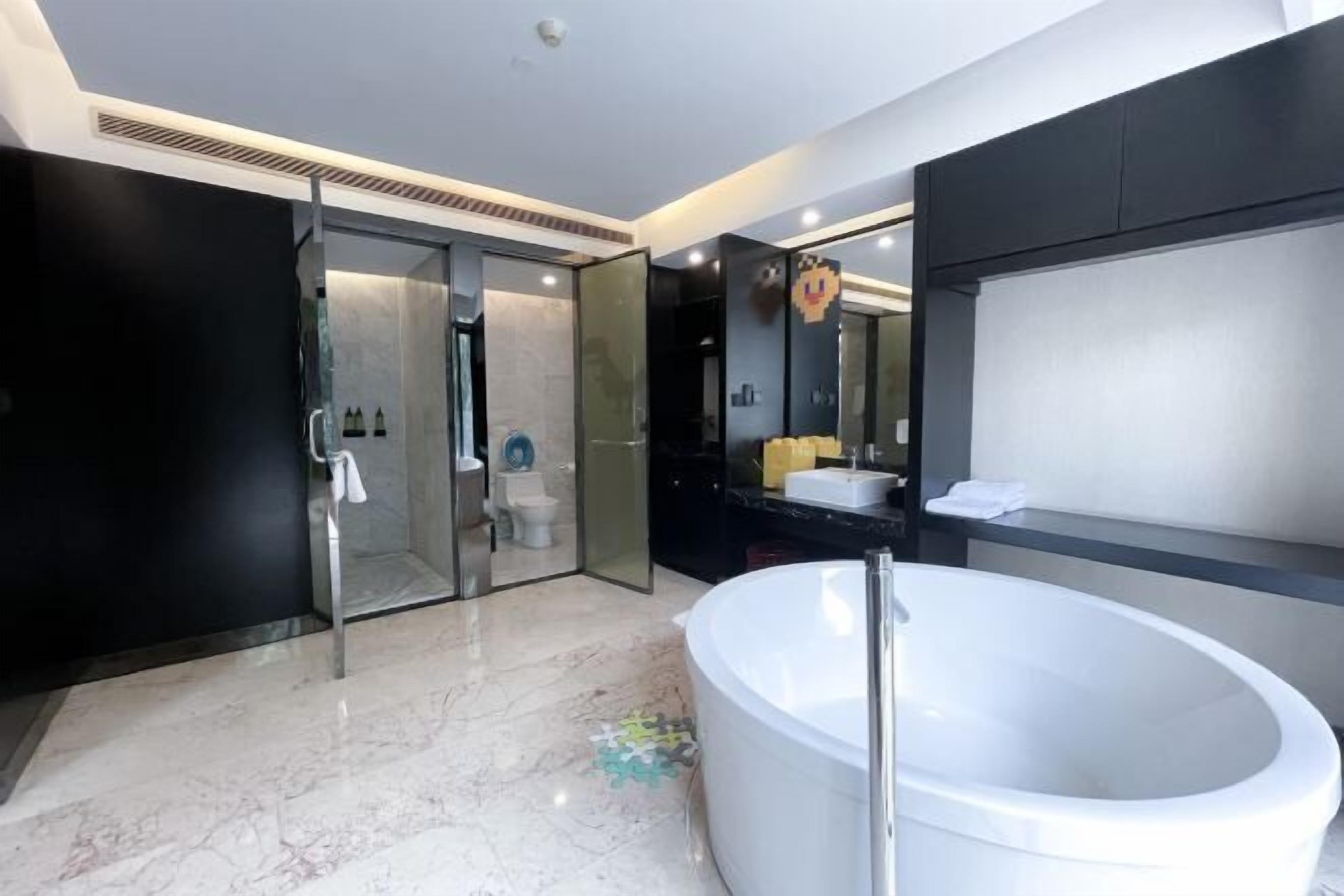 Minibar, in-room safe, alarm clocks
